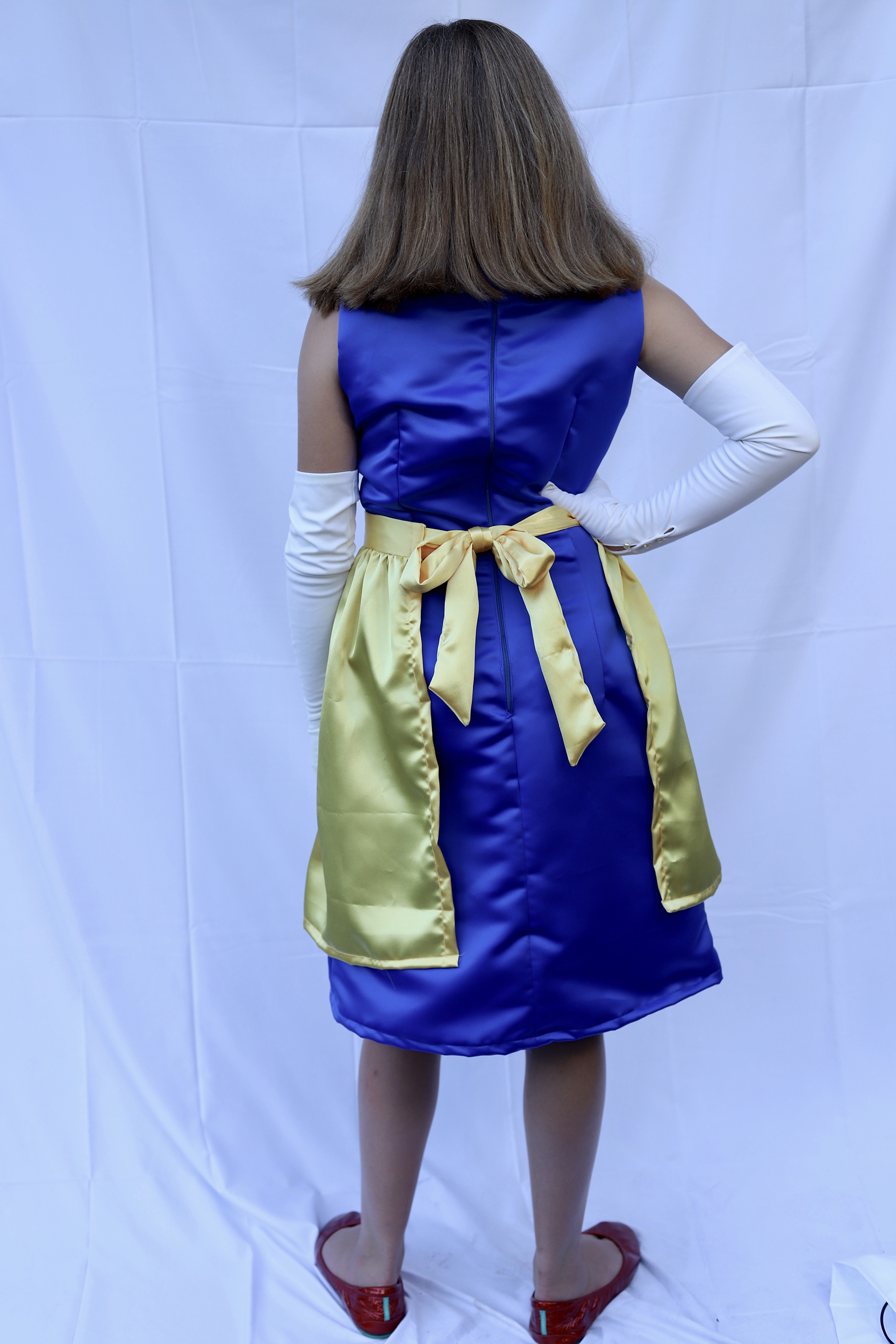 Back view of girl in Snow White costume